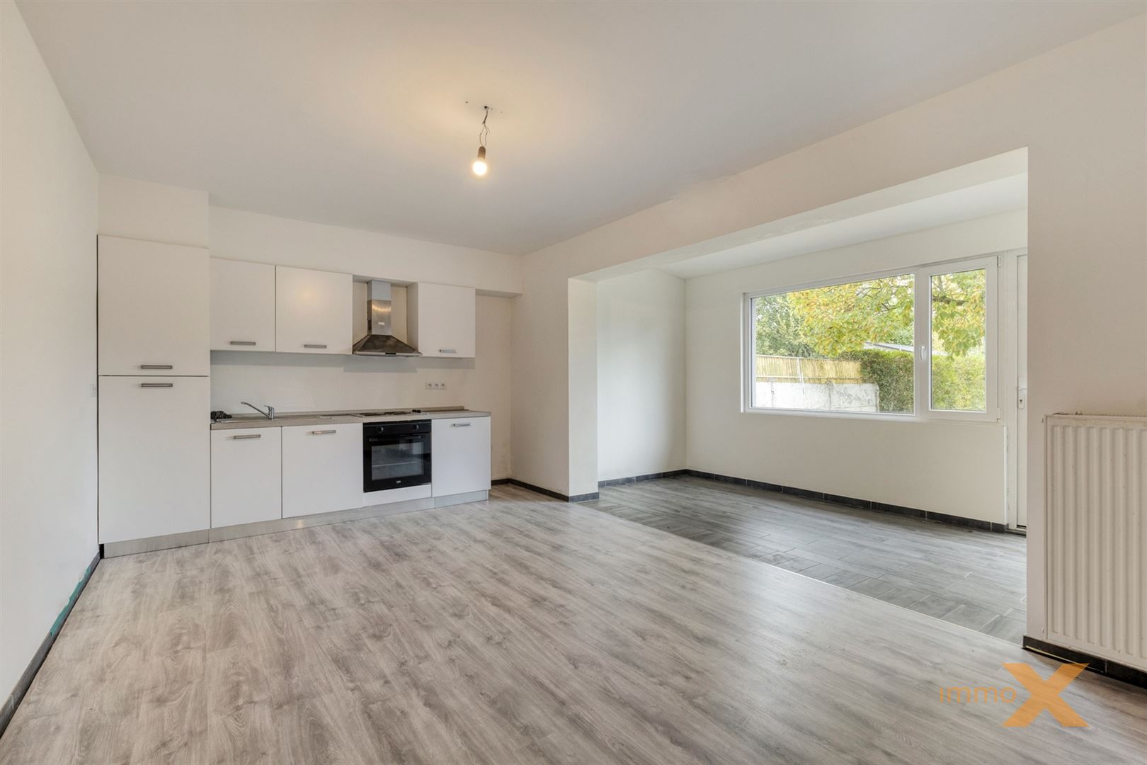 LICHTRIJKE WONING MET OPRIT EN RUIME TUIN - foto 4