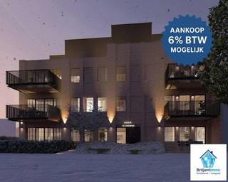 Op het gelijkvloers van deze kleine Residentie in Koningshooikt bevindt zich dit lichtrijke BEN-appartement (E-peil ≤ 20) met een bewoonbare oppervlakte van ca. 105 m² en een mooi privéterras en tuin. Dit ruime appartement combineert hoogwaardige afwerking met energiezuinig wonen. Dankzij het terras en de tuin zowel voor- als achteraan kan u zowel van de ochtend als de avondzon genieten!  

De leefruimte met open keuken vormt het hart van de woning en geeft uit op het terras en de tuinzone vooraan. De keuken wordt volledig uitgerust met kwalitatieve toestellen (zelf te kiezen volgens budget in lastenboek). Verder beschikt het appartement over twee volwaardige slaapkamers, een moderne badkamer, apart toilet en praktische berging. Helemaal af te werken naar eigen smaak.

Dankzij vloerverwarming in alle ruimtes (behalve berging), een lucht-water warmtepomp met actieve koeling, zonnepanelen en hoogrendementsbeglazing geniet u hier van optimaal comfort en een lage energiefactuur (EPC A). Aluminium buitenschrijnwerk, videofoon, lift en privatieve buitenruimte zorgen voor extra woonkwaliteit.

Ondergronds zijn autostaanplaatsen en bergingen voorzien (verplicht 1 aan te kopen), bereikbaar via een veilige inrit met sectionaalpoort en lift.

Centraal gelegen nabij Lier, Mechelen en Antwerpen, met vlotte verbindingen en een rustige dorpsomgeving met supermarkt en fietsenwinkel.

Verlaagd BTW tarief mogelijk

Prijs appartement 00-03: € 360.000 (excl. kosten).
Ondergrondse parkeerplaatsen €  30.000 en bergingen vanaf € 5.000.
Interesse? Bel Briljantimmo op 015/420 277 en ontdek dit prachtige appartement zelf! 