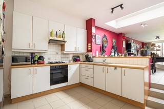 Uitstekend gelegen starterswoning met 2 tot mogelijks 3 slaapkamers en tuin Dit betreft een interessante starterswoning gelegen op een uitstekende...