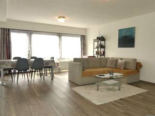 Op een rustige ligging en slechts op enkele minuten van de invalswegen, openbaar vervoer en winkels treft u dit gezellig appartement. Het appartement...