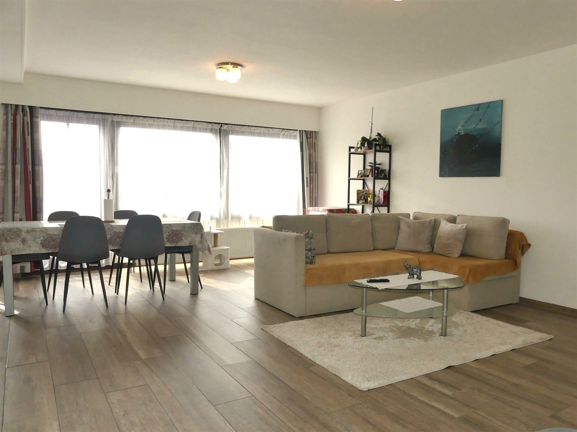 Gezellig appartement met 2 ruime slaapkamer, balkon en ondergrondse parkeerplaats - foto 2