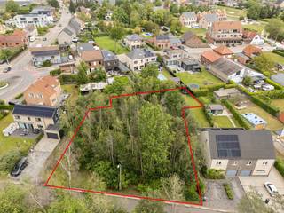 Bent u op zoek naar een ruim perceel voor de bouw van uw droomwoning en dit op een rustige, maar vlot bereikbare locatie in Werchter? Dan is deze bouwgrond van 14a60ca (kadaster 18a86ca) ongetwijfeld een bezoek waard.<br /><br />Met een straatbreedte van maar liefst 36 meter biedt dit perceel tal van mogelijkheden voor het realiseren van een ruime vrijstaande woning met een mooie tuin en optimale privacy.  De ligging vormt een belangrijke troef. U woont hier in een groene omgeving, terwijl scholen, winkels, openbaar vervoer en belangrijke verbindingswegen zich in de nabije omgeving bevinden. Hierdoor combineert deze bouwgrond het beste van twee werelden: rustig wonen met alle dagelijkse voorzieningen binnen handbereik.<br /><br />Indien u extra informatie wenst of interesse heeft in deze bouwgrond kan u contact opnemen via janschrijvers@immojanstas.be of 0495 18 95 81.<br /><br />Bijkomende info (kadaster, bodemattest, Vgi,...) kan U hier downloaden ?