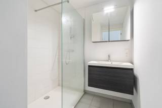 Dit moderne gelijkvloerse instapklare appartement (bouwjaar 2020 - APP. 0.02 / BUS 0002) is gelegen in hartje Lokeren.Hierbij de grote troeven:🌳...