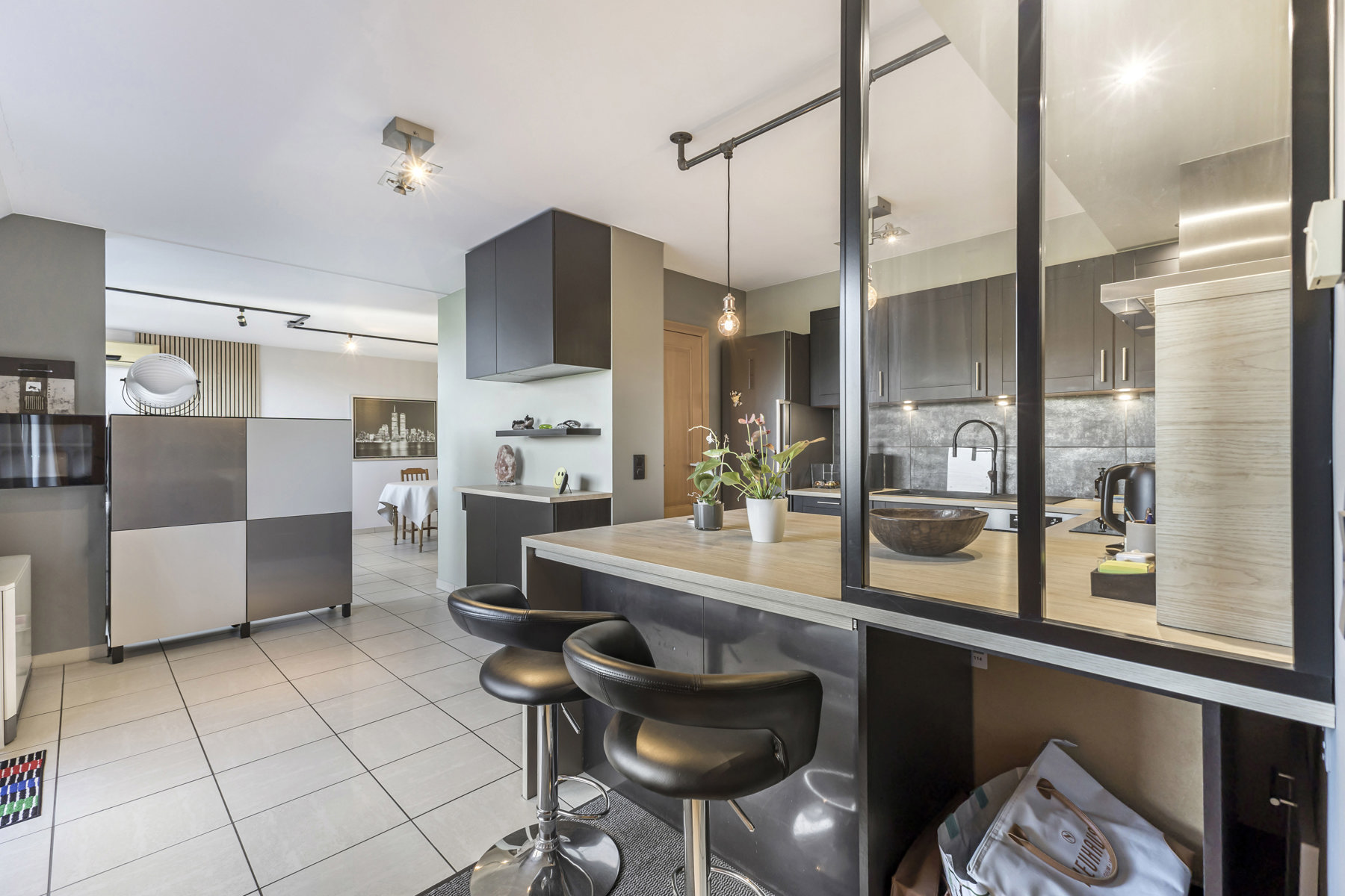 Appartement met 2 slaapkamers, 2 autostaanplaatsen en balkon - foto 5