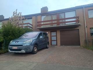 Wij verhuren onze rijwoning in de Waterlelielaan 5 te Kessel-Lo vanaf 1 augustus 2026 tot 29 augustus 2027, gemeubeld of niet gemeubeld. In...