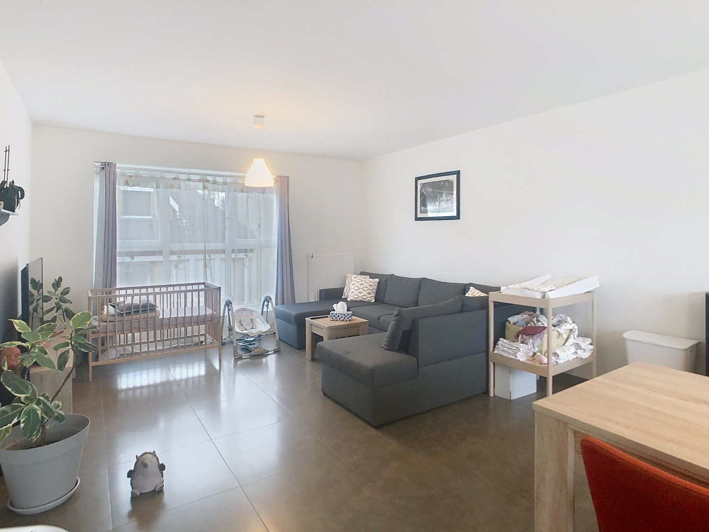 Zeer verzorgd duplex-appartement in centrum Westrozebeke, met tuintje, terras en carport - foto 2