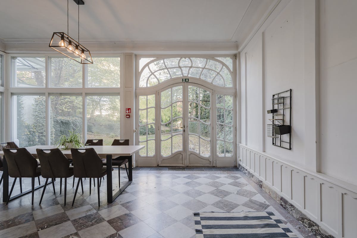 Imposante herenwoning / kantoorgebouw te koop in Kortrijk - foto 1