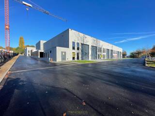 Te huur, KMO-unit/loods gelegen te industriezone Brakel!Bent u zelfstandig of ondernemer en bent u op zoek naar een RUIME, PRAKTISCHE CASCO...