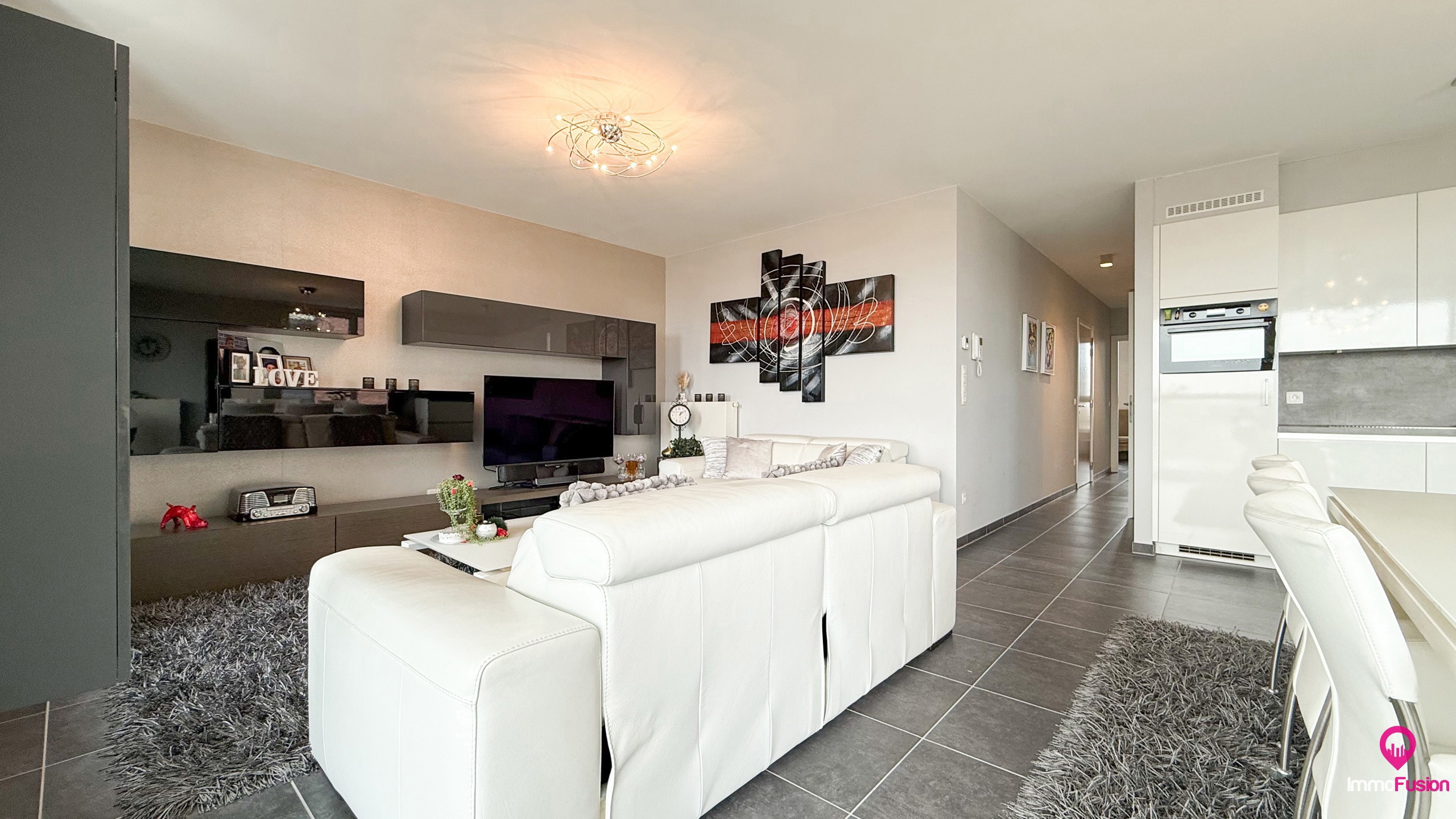 Modern appartement , bemeubeld met vrij uitzicht en parkeerplaats! - foto 3