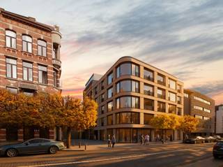 <p>Subliem gelegen langs de oever van de Schelde, met uitzicht over het rustgevende water van de rivier, verrijst het bijzonder kwalitatieve woonconcept Plantin. Architect Luc Binst tekende voor een ontwerp waarin tijdloze elegantie, ruimte en licht centraal staan. Ook de locatie is uitzonderlijk, aan de Schelde, maar ook op een boogscheut van de Grote Markt, de levendige wijk Sint-Andries en het Zuid.<br />Je neemt je intrek in een bijzonder comfortabel en zonnig appartement met twee of drie slaapkamers, volledig afgestemd op jouw smaak en voorkeuren. <br />Een uitzonderlijke penthouse met een gevelbreedte van 19m brengt u dagelijks in vervoering door het panoramische zicht over de Kaaien en de Schelde. <br />Een ondergrondse parkeergarage verhoogt uw wooncomfort. <br />Hier ervaar je de perfecte balans tussen de rust van het water en de dynamiek van de stad. Kortom: Plantin staat voor duurzaam, comfortabel en stijlvol wonen op een AAA- locatie.</p>