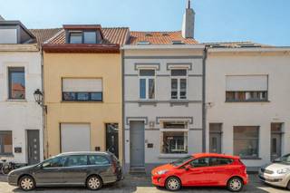Sur un grain de sable de la mer et de la plage, et à distance de marche de la promenade rénovée de Heist, se trouve cette magnifique maison de...