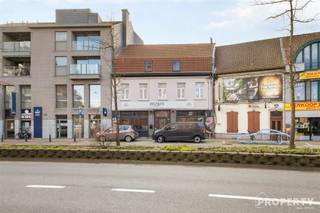 Op een uitstekende ligging in het centrum van Wevelgem, pal op de Grote Markt, bevindt zich dit ruime en veelzijdige horecapand met tal...