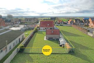 Tussen Houthulst en Klerken bevindt zich deze alleenstaande woning, die in 2022 volledig en kwalitatief werd gerenoveerd. Dankzij het ruime perceel...