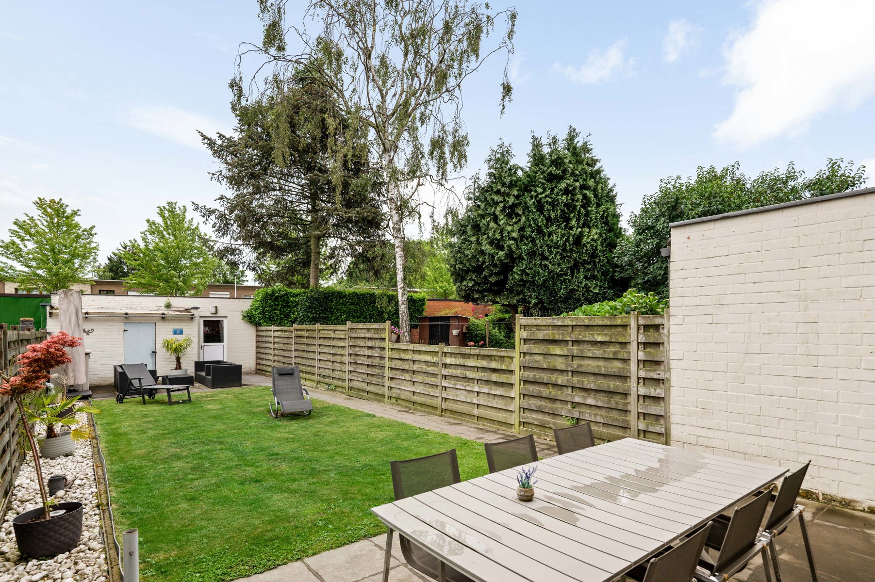 Gelijkvloers wonen met twee achterliggende garageboxen + oprit - foto 4