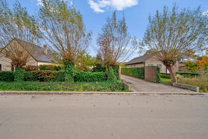 PRACHTIG   STUK GROND MET TOP LIGGING VOOR EEN OPEN BEBOUWING MET EROP STAANDE GROTE DUB GARAGE - foto 5