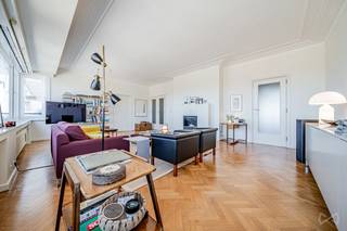 Informatie & bezoeken : Alexia.ignelzi@weinvest.be - 0473585255 - We Invest biedt deze prachtige flat aan op de 6e verdieping van een gebouw uit...