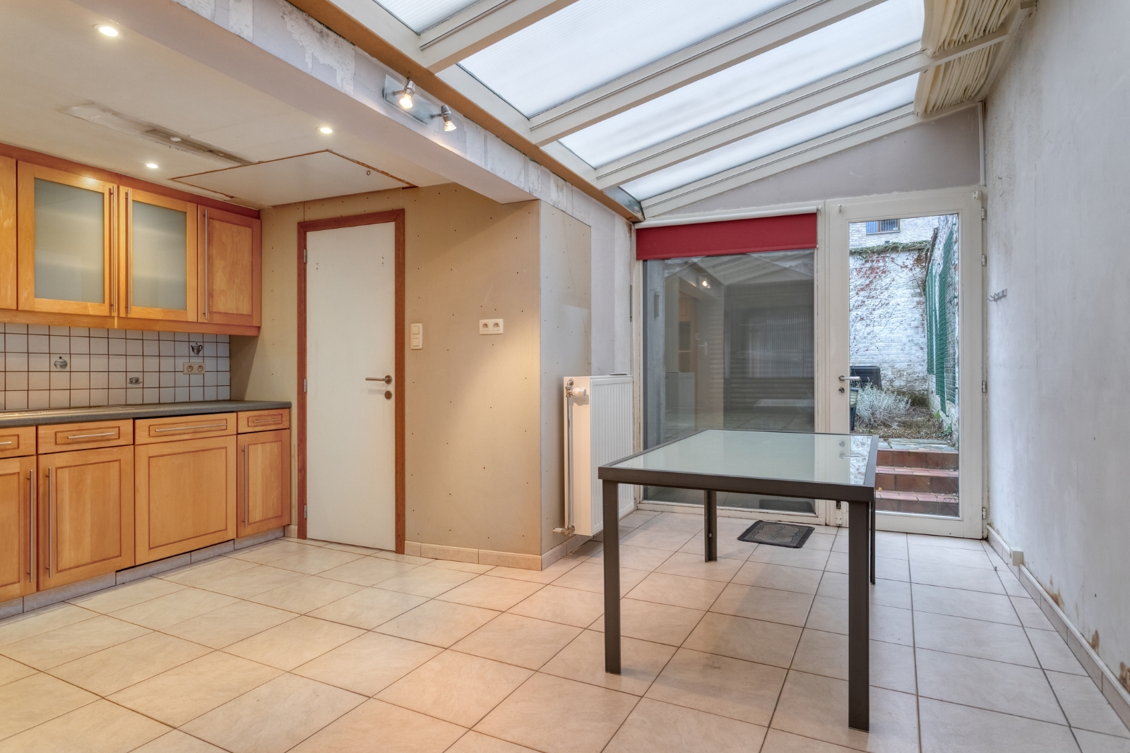 Verder op te knappen stadswoning met 3 slaapkamers en tuin - foto 4