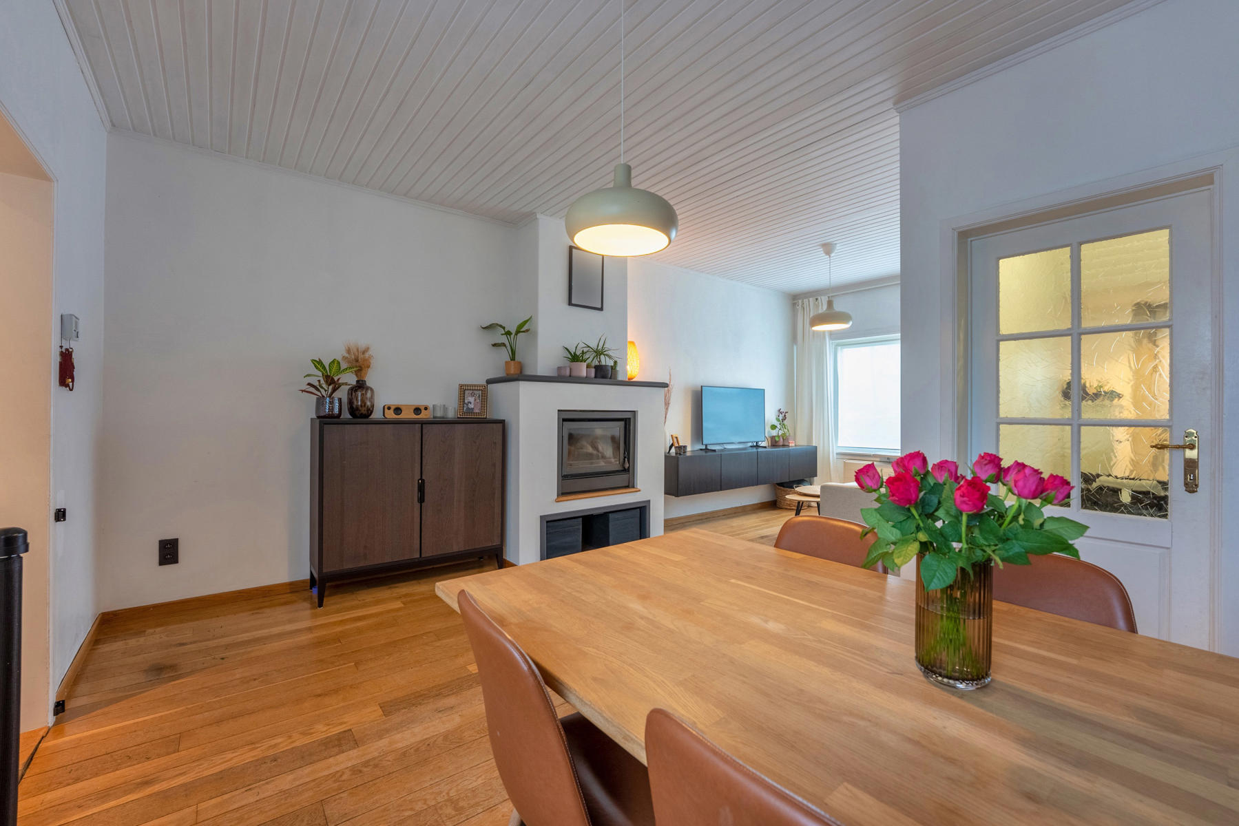 Instapklare half open bebouwing met drie slaapkamers, tuin en zonnepanelen. - foto 4