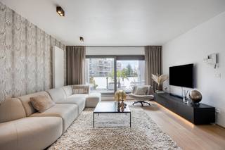 Vous recherchez un bel appartement prêt à emménager bien situé ? Ce bâtiment unique de 2010 situé au 110 bus 23 de Van Eycklaan à Maaseik associe...