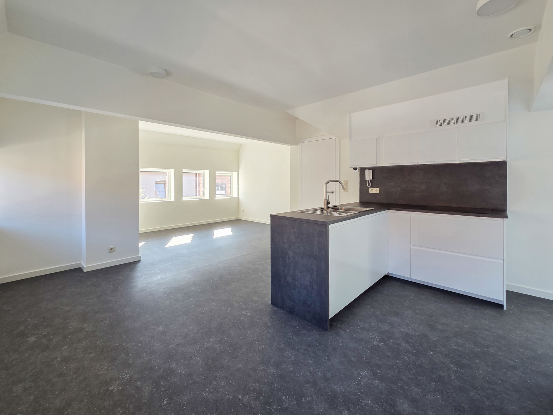 Gerenoveerd appartement met leuk terras - foto 1