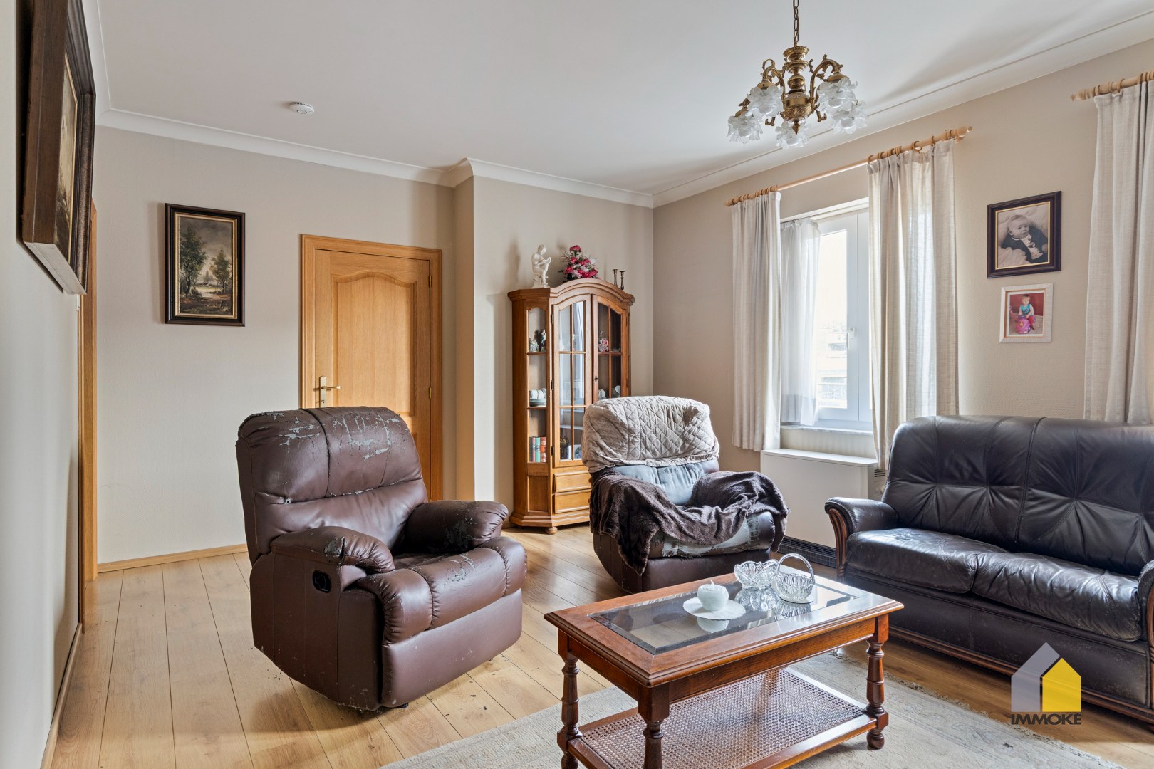 Te renoveren woning met 4 slpks, polyvalente ruimte en knusse tuin. - foto 4