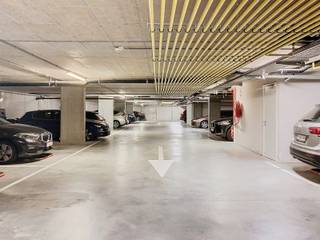 Lily Boeykensstraat 2: Veilige ondergrondse staanplaats. €85 Onmiddellijk beschikbaar...