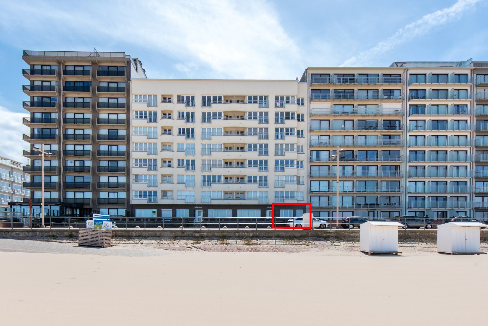 Instapklaar appartement op het gelijkvloers met prachtig zicht op zee. Gelegen aan de Zeedijk, op een toplocatie aan het strand. - foto 3