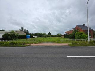 <p>Op zoek naar een <strong>ruime bouwgrond in Aarschot</strong>?<br />Langs de Liersesteenweg bieden wij deze <strong>2 mooie percelen voor open bebouwing</strong> aan, met oppervlaktes van <strong>833 m² en 814 m²</strong>.</p>
<p><br />Een uitstekende opportuniteit om te bouwen op <strong>volwaardige percelen</strong> met <strong>duidelijke en flexibele bouwvoorschriften</strong>.</p>
<p><strong><br />Extra troeven</strong></p>
<ul>
<li>Gelegen in <strong>Aarschot</strong></li>
<li>Volwaardige percelen van <strong>±800 m²</strong></li>
<li>Geschikt voor een <strong>ruime gezinswoning</strong></li>
<li><strong>Vlot bereikbare ligging</strong></li>
<li>Mogelijkheid tot <strong>wonen en werken</strong></li>
</ul>
<p><br />Bouwgronden voor open bebouwing met deze oppervlakte en ligging zijn <strong>schaars in Aarschot</strong>.</p>
<p><strong><br />Interesse? </strong>Contacteer <strong>Sven</strong> voor meer info via <strong>Sven@immogve.be</strong> of bel <strong>0486 40 09 05</strong>.</p>
