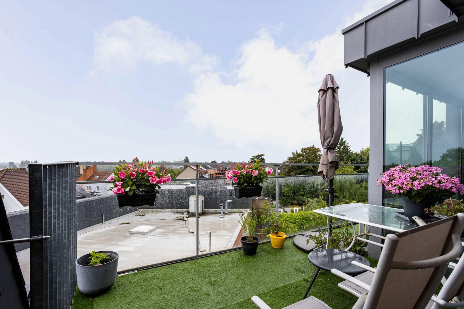 Ruim appartement met 3 kamers en terras in centrum Dilbeek  - foto 5