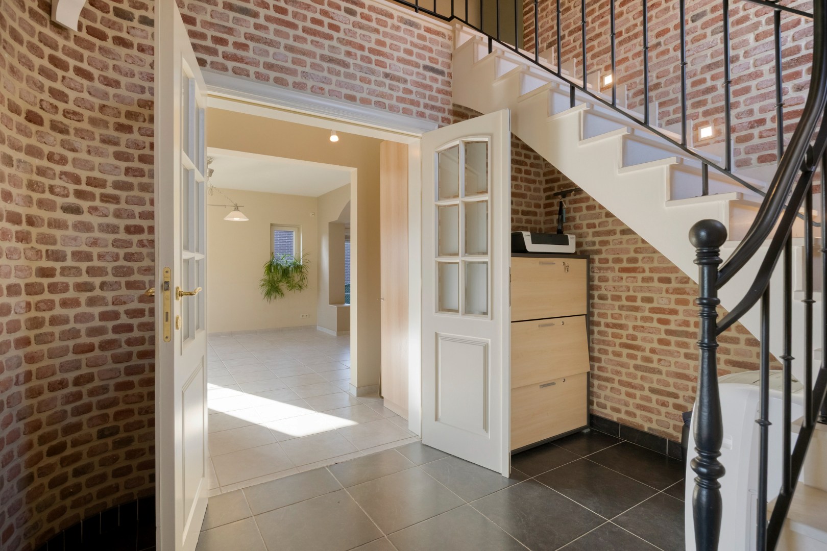 Verzorgde ruime en energetische woning met 4/5 slpks en praktisch bijgebouw ! - foto 3