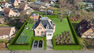 Neem contact op via roeland@copandi.be of via +32 495 19 30 82Dit vrijstaande juweeltje, daterend uit 1904, omarmt u met zijn tijdloze charme en...