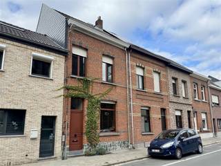 Op zoek naar een charmante woning met authentieke elementen, ruimte én een uitstekende ligging? Deze prachtige herenwoning combineert het beste...