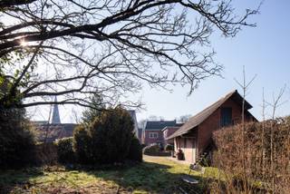 Voor meer info en een bezoek: gelieve te bellen naar 0485/321.842Deze stijlvolle dorpswoning bevindt zich in het centrum van Beervelde, met alle...