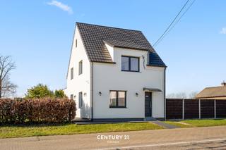 Deze volledig vernieuwde woning combineert hedendaags comfort met een vlotte bereikbaarheid en vormt zo de ideale thuisbasis voor wie stijlvol...