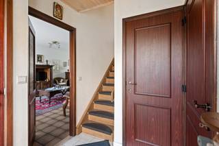 Uiterst gunstig gelegen woning in een doodlopende straat, er is geen doorgaand verkeer.  Ideale ligging voor gezin met kinderen!  Dit huis...