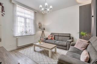 Ontdek nu deze instapklare woning te Sint-Amandsberg.Op de gelijkvloerse verdieping is er een aangename leefruimte, ruime keuken en leuke...