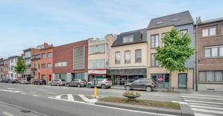 Langs een belangrijke invalsweg naar het centrum van Hasselt bevindt zich dit veelzijdige handelspand van ±130 m². Een topligging in een stad...