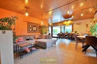 Halfopen bebouwing met tal van mogelijkheden in Kluisbergen! Goed gelegen met tal van verschillende lokale handelszaken, scholen en openbaar...