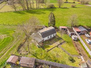 In de rustige Brugstraat 47 te Haacht bevindt zich dit charmante huisje met een ideale oriëntatie en een aangename indeling.Binnenin ontdek je een...