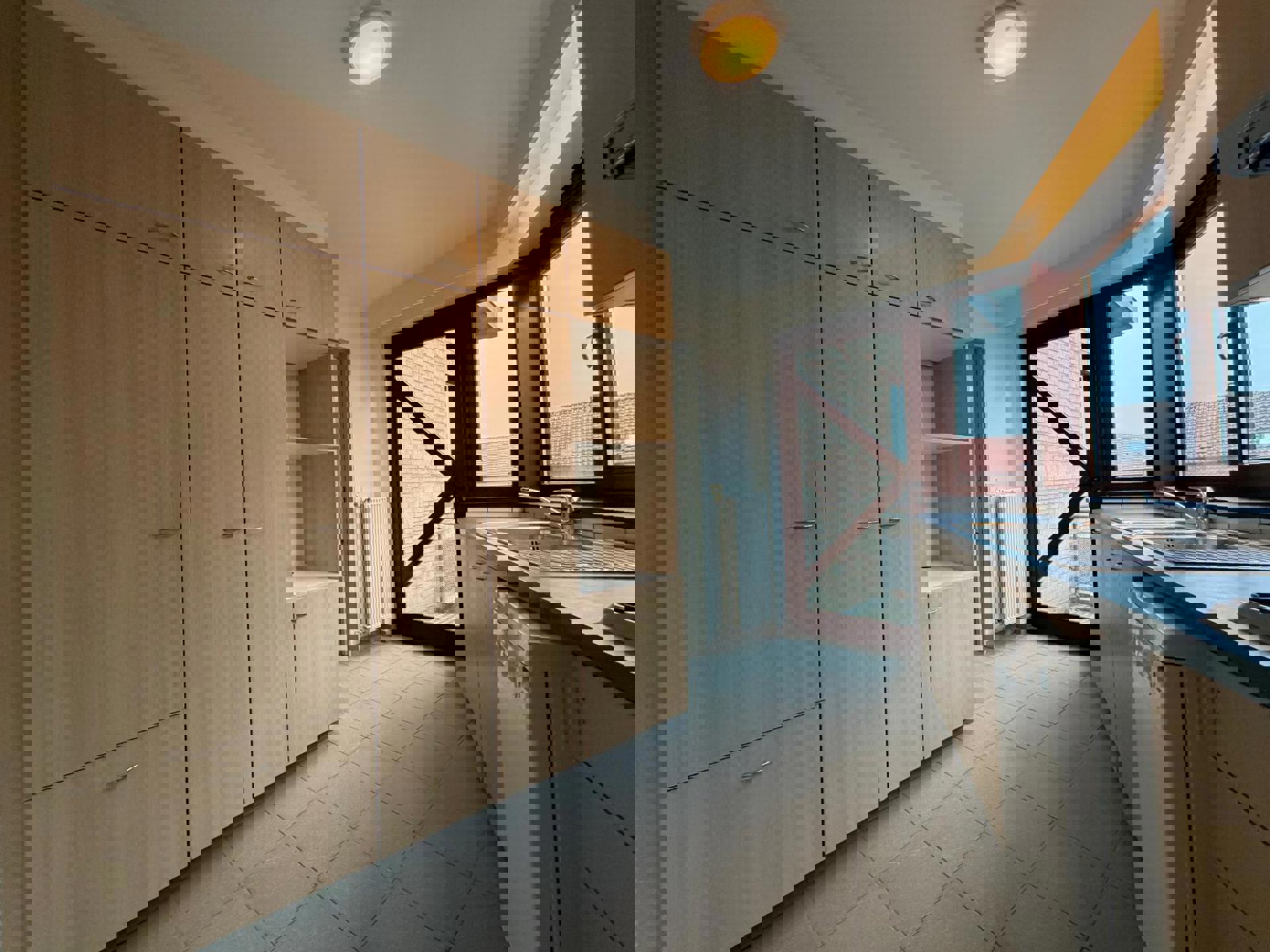 Gerenoveerd appartement met 3 slaapkamers, terras en garage. - foto 3