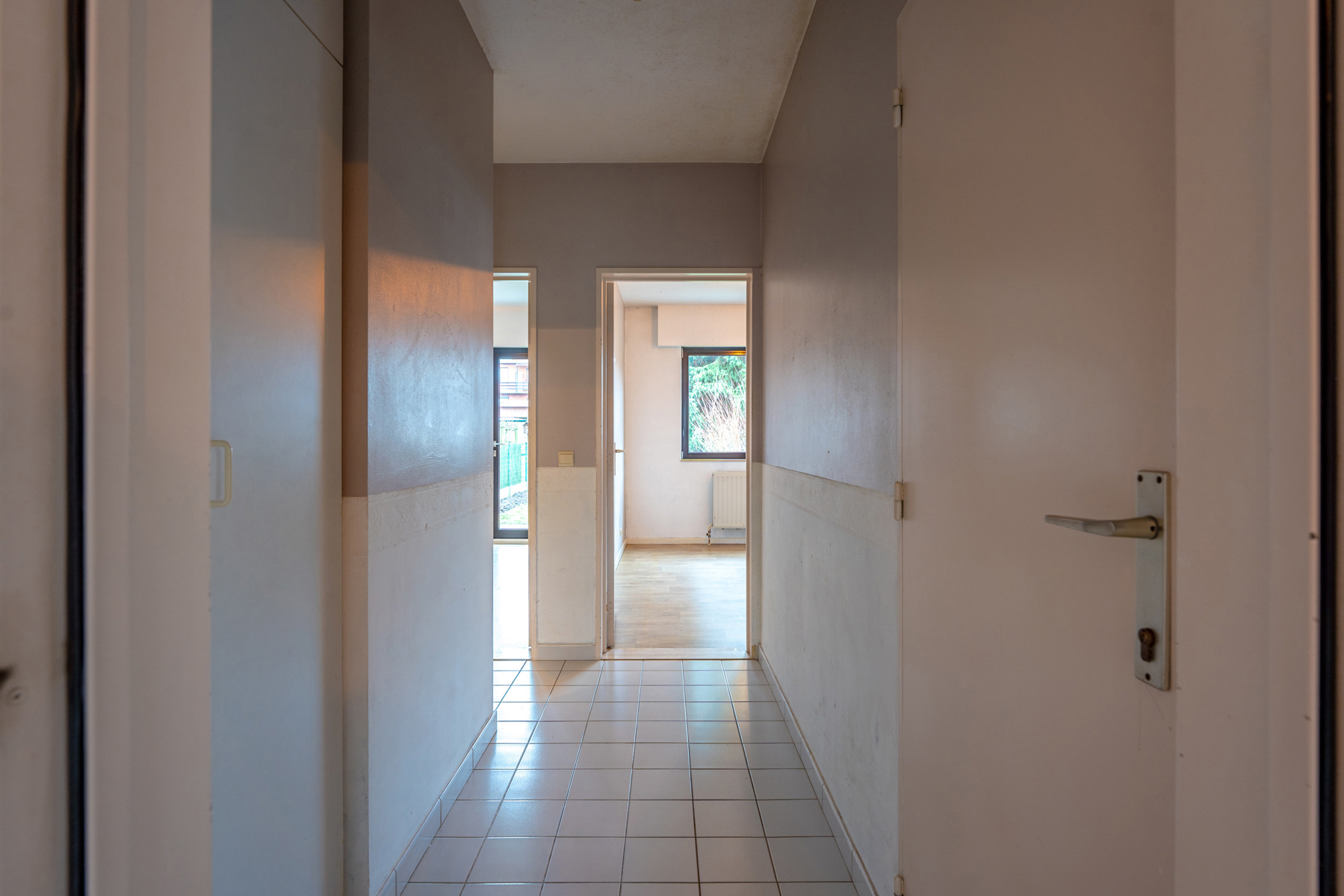 Gelijkvloers appartement met tuin en garagebox. - foto 2