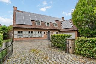 Op een rustige, doodlopende straat, vlak bij het kasteel van prins De Merode en op wandelafstand van het gezellige centrum van Westerlo, vinden...