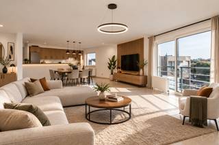 Anderlecht - Ideaal gelegen, dichtbij Astridpark en Westland shopping, dichtbij alle voorzieningen (vervoer, winkels, scholen, restaurants, etc.), in een klein condominium, biedt We Invest u dit prachtige 3 slaapkamer appartement + terras aan. Het is als volgt samengesteld: inkomhal, grote en lichtrijke woonkamer die toegang geeft tot het terras, open ingerichte keuken, nachthal, 3 slaapkamers, badkamer, douchekamer, wasplaats, kelder. Verplichte garagebox tegen een meerprijs van € 30.000. Dubbel glas. PEB C. Vrij om te handelen. Om zonder verder uitstel te bezoeken! 02 315 51 72