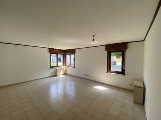 Ontdek dit gelijkvloerse appartement, ideaal gelegen op wandelafstand van het centrum en met alle voorzieningen vlakbij. Dankzij de goede...