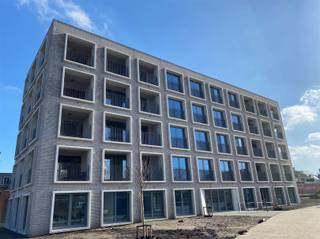 In het gloednieuwe project Stadsterras, in centrum Mortsel, aan het park gelegen, vinden we dit volledig instapklare appartement.Het appartement werd...