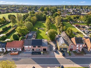 Ruime instapklare woning (EPC B) op prachtig perceel! <br /><br />Deze mooi gerenoveerde woning heeft veel ruimte en een groot perceel om ultiem te genieten van buitenruimte. <br /><br />We betreden de woning via de inkomhal die toegang geeft naar de zeer ruime woonkamer. Deze is voorzien van een pelletkachel en geniet van lichtinval vanwege de grote raampartij vooraan. De uitbouw met praktisch en volledig ingerichte keuken geeft connectie naar de tuin en is voorzien van airco. Verder vinden we op het gelijkvloers een berging, prachtige badkamer met bad, douche en lavabomeubel, dressing, apart toilet en garage. <br /><br />Op de eerste verdieping zijn er 3 volwaardige slaapkamers, opnieuw een apart toilet en een vaste trap naar de bergzolder. <br /><br />Troeven:<br />- 10 Zonnepanelen<br />- Elektriciteit conform t.e.m. 2051<br />- Zeer gunstig EPC <br />- Airco's<br />- Elektrische rolluiken overal<br /><br />Wens je een bezoek? Contacteer ons op het nummer 014 58 02 08 of via info@immovl.be.
