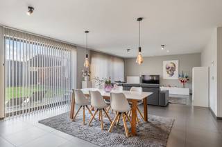 Dit verzorgd gelijkvloers appartement is gelegen aan de Hasseltweg 285 in Genk, op de verbindingsweg tussen Genk en Hasselt. De locatie combineert...