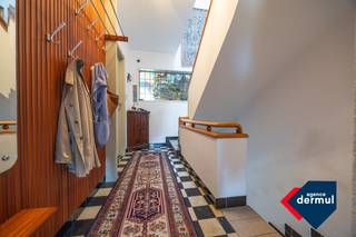 Deze goed onderhouden, maar op te frissen rijwoning biedt alles wat je nodig hebt: drie volwaardige slaapkamers, uitbreidingspotentieel op de...