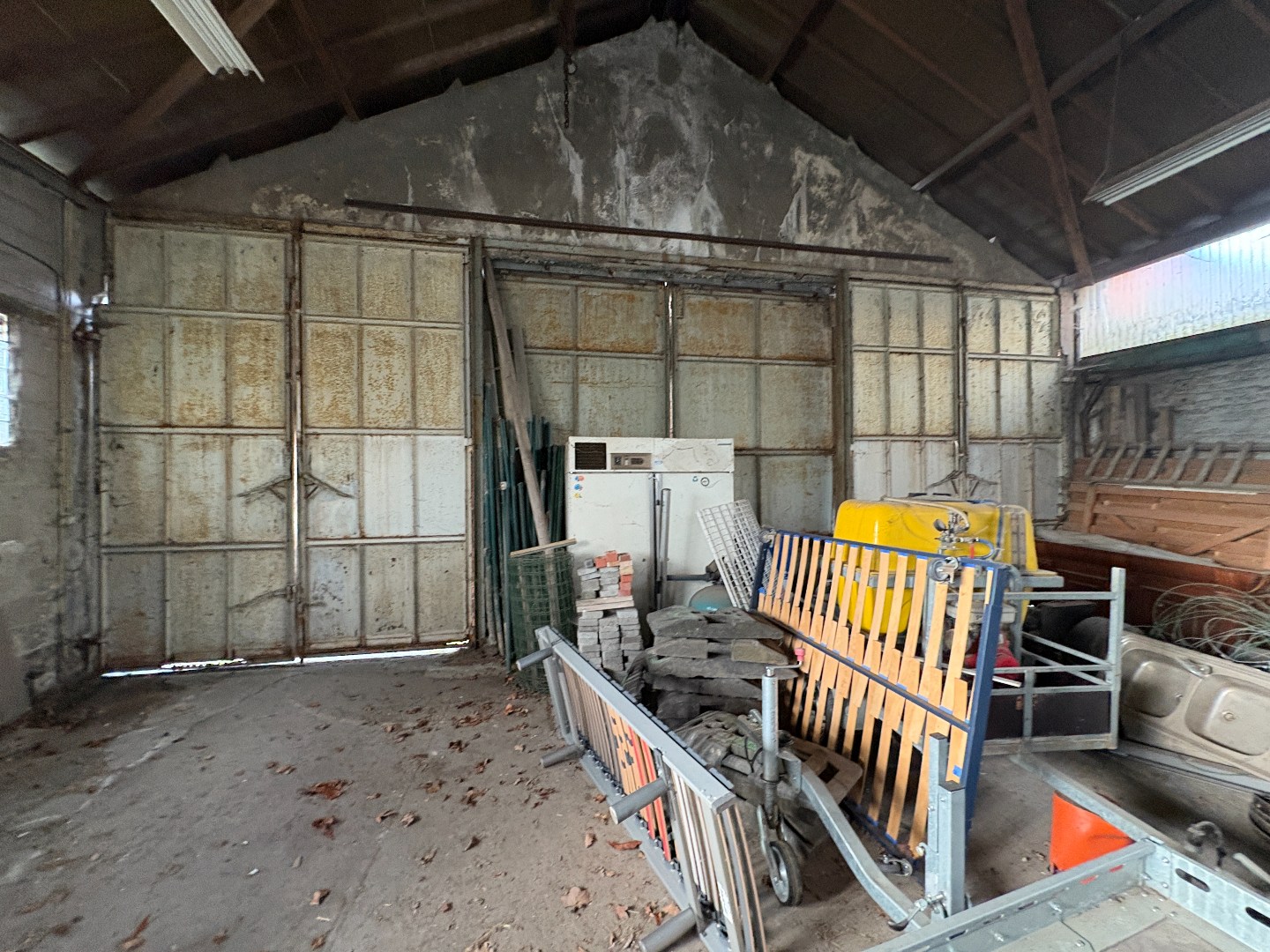 Woning met loodsen op +-2000 m² te Aalbeke. - foto 4