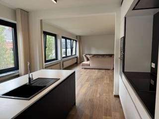 Dit ruim en stijlvol afgewerkt luxe appartement op de volledige tweede verdieping van maar liefst 206 m² bevindt zich in een van de meest...